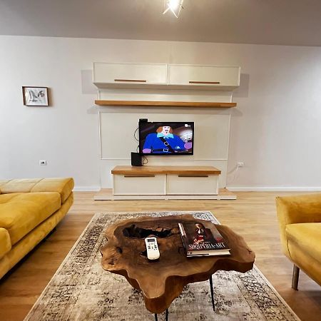 Tirana Main Square Apartment Bagian luar foto