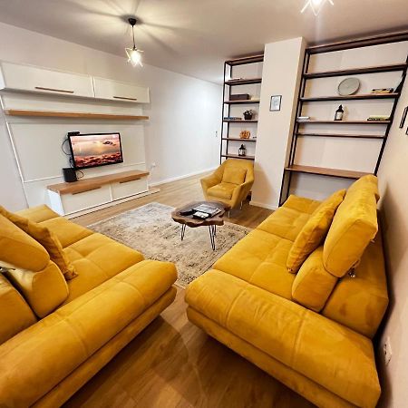 Tirana Main Square Apartment Bagian luar foto