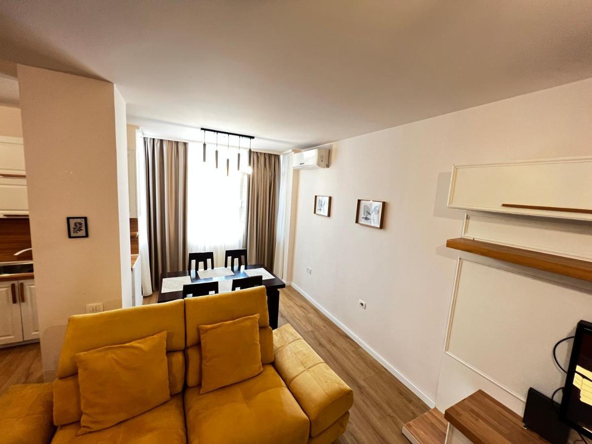 Tirana Main Square Apartment Bagian luar foto