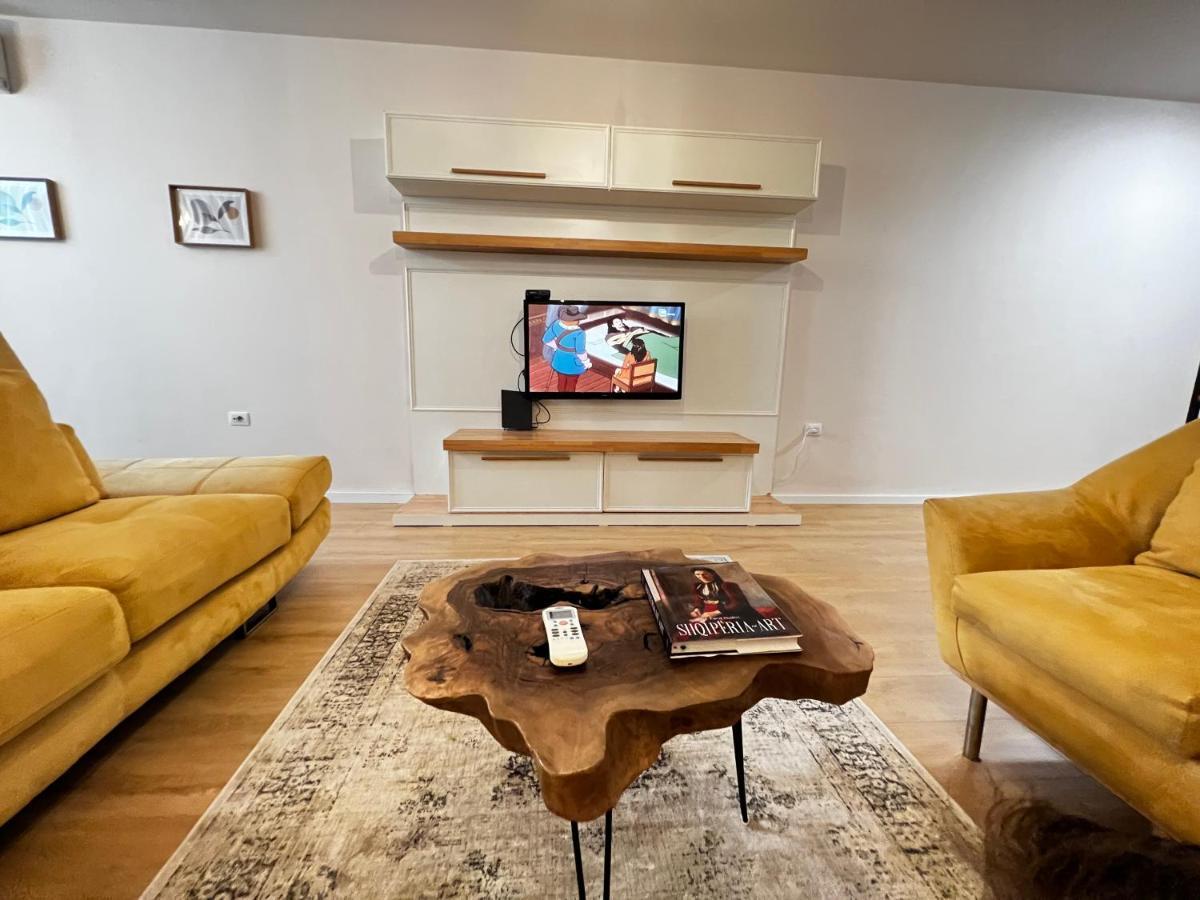 Tirana Main Square Apartment Bagian luar foto