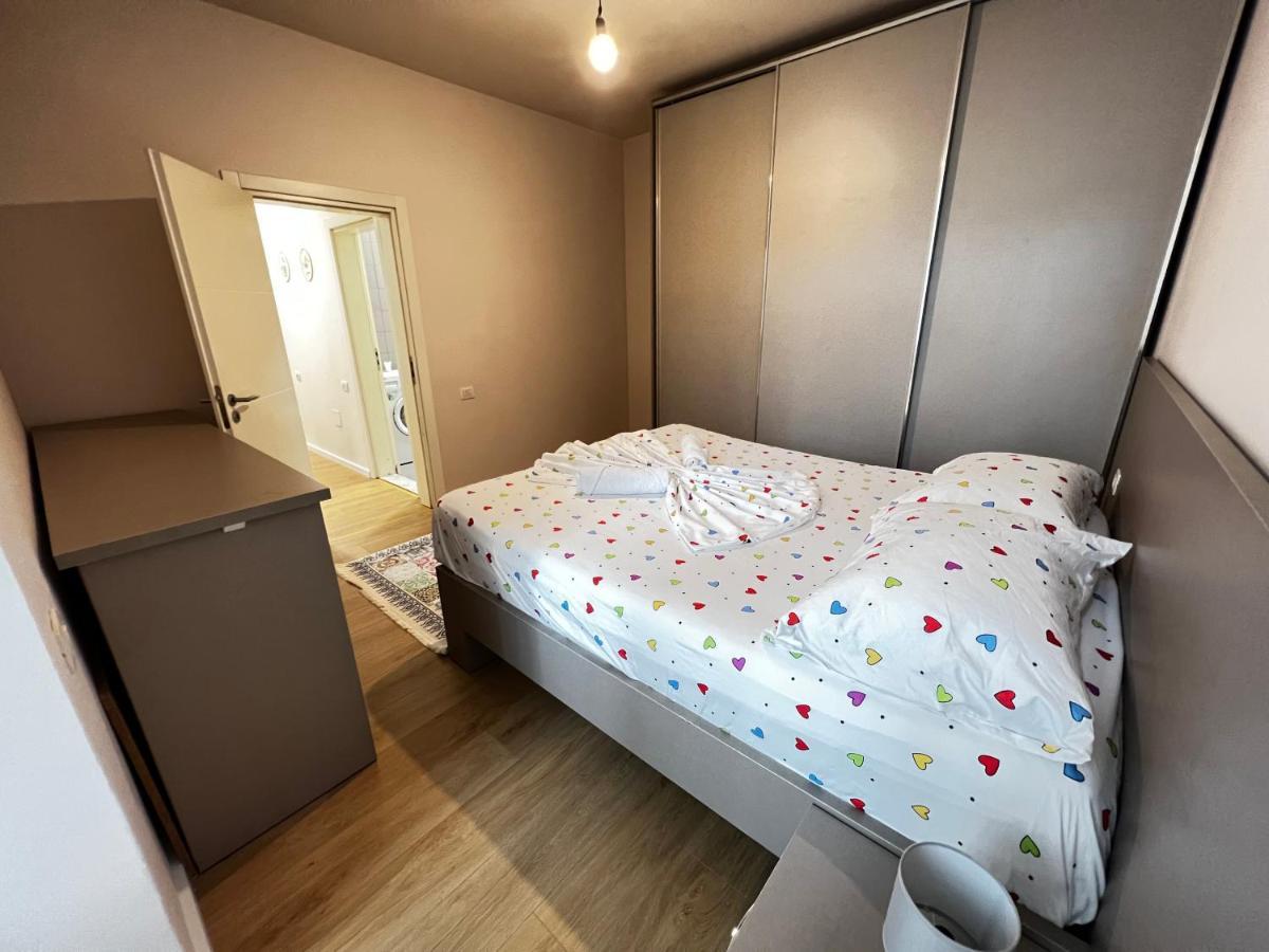 Tirana Main Square Apartment Bagian luar foto