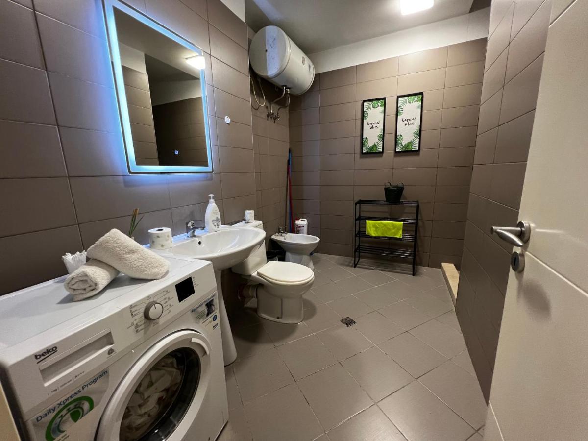 Tirana Main Square Apartment Bagian luar foto