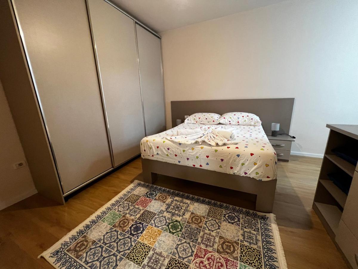 Tirana Main Square Apartment Bagian luar foto