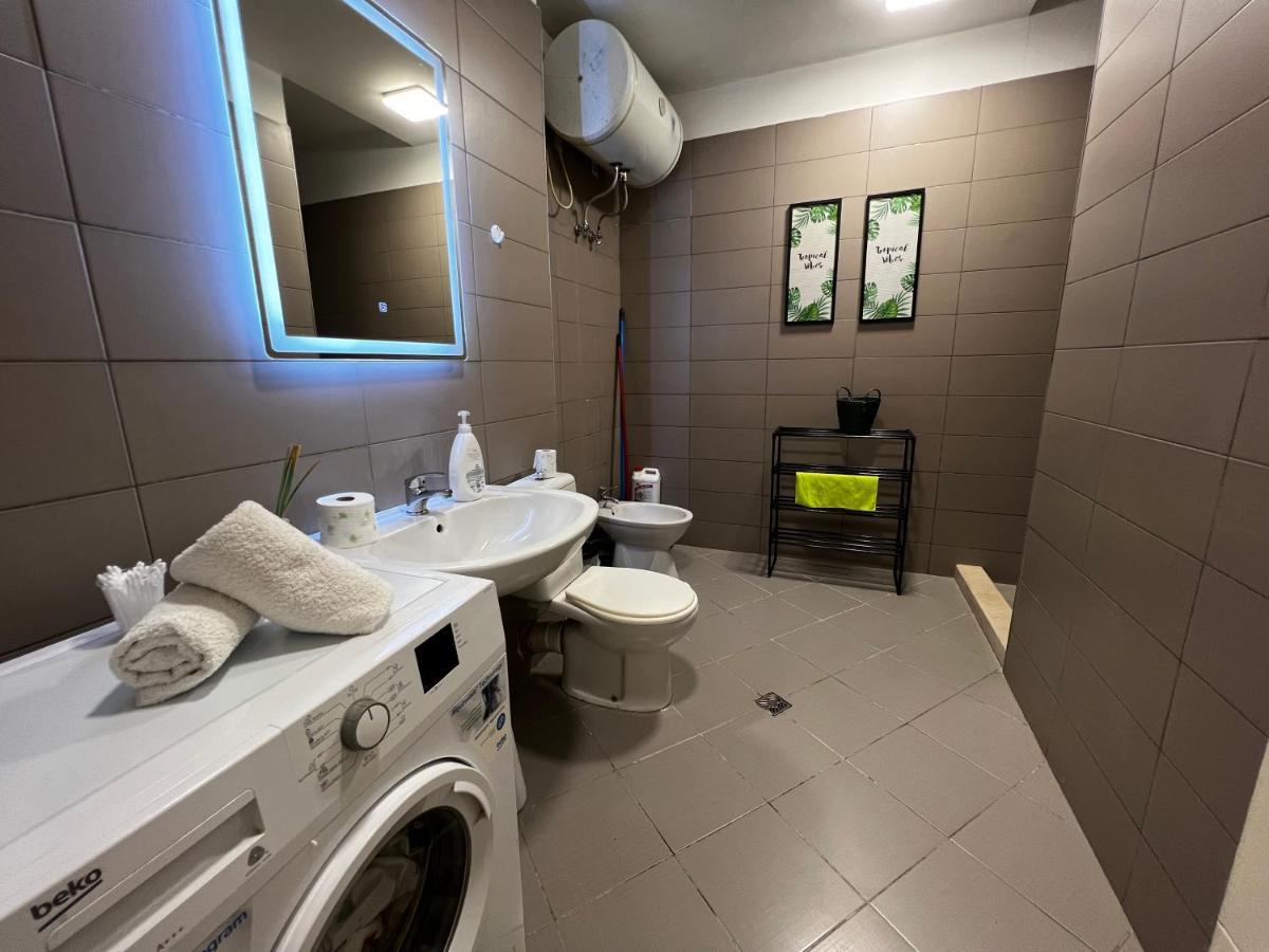Tirana Main Square Apartment Bagian luar foto