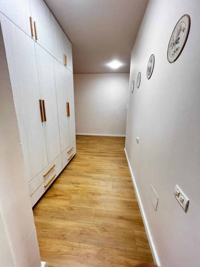 Tirana Main Square Apartment Bagian luar foto