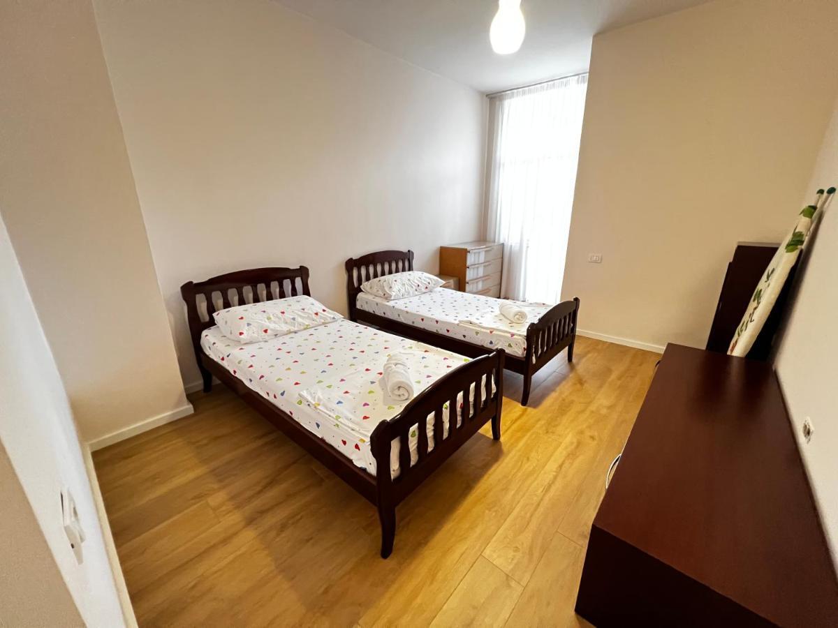 Tirana Main Square Apartment Bagian luar foto